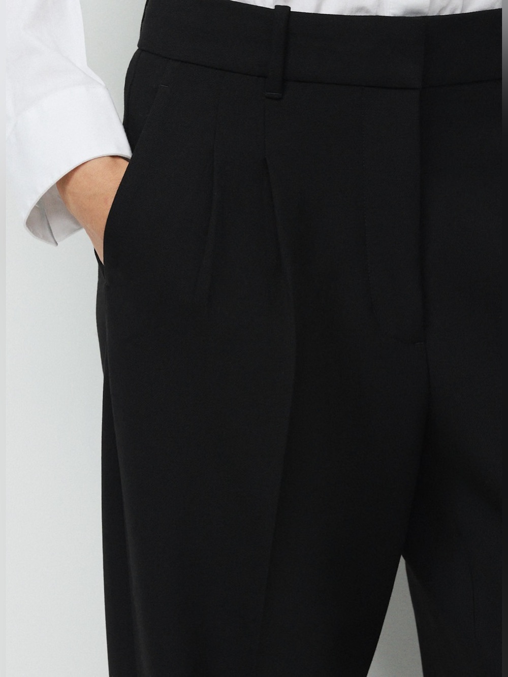 Aritzia The Effortless Pant™ - Eversential™ - Picture 4 of 8